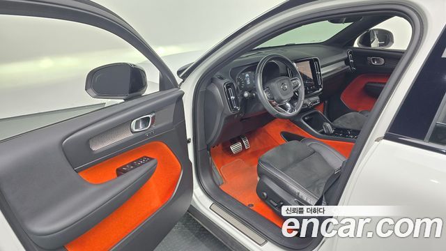 Volvo XC40 B4 R-Design 2021 — фото 10