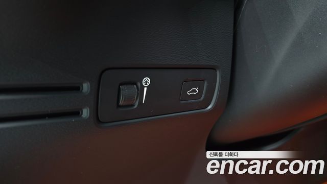 Volvo XC40 B4 R-Design 2021 — фото 14