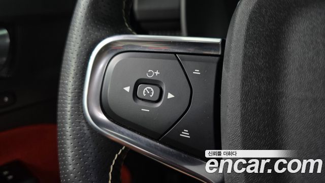 Volvo XC40 B4 R-Design 2021 — фото 17