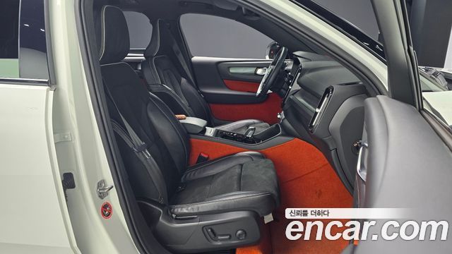 Volvo XC40 B4 R-Design 2021 — фото 26