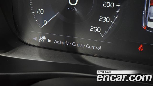 Volvo XC40 B4 R-Design 2021 — фото 30