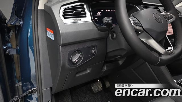 Volkswagen Tiguan (II) 2.0 TDI Prestige 2023 — фото 17