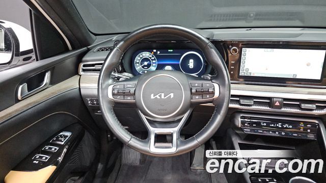 Kia K5 (III) 2.0 Noblesse 2023 — фото 13