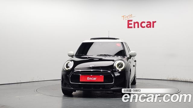 MINI Cooper 5-Door Classic Plus 3rd 2022 — фото 3