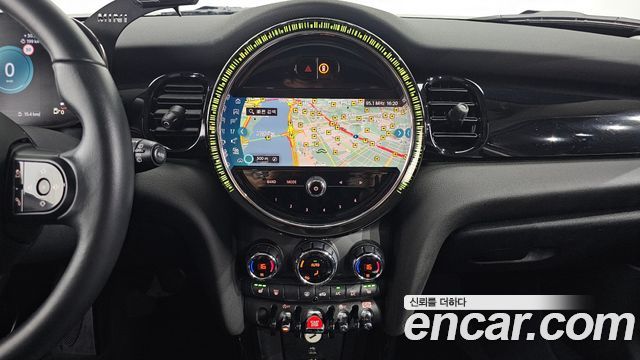 MINI Cooper 5-Door Classic Plus 3rd 2022 — фото 14