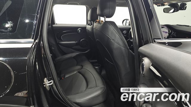 MINI Cooper 5-Door Classic Plus 3rd 2022 — фото 26