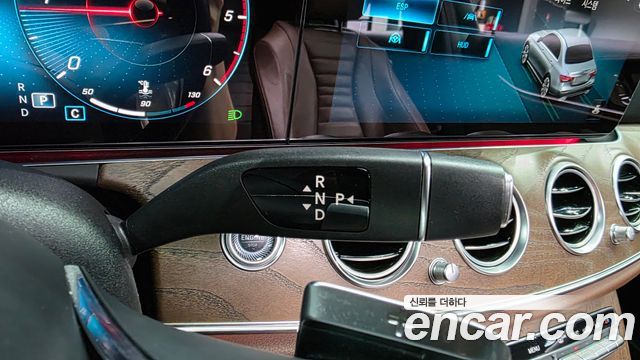 Mercedes-Benz E-Class (W213) E220d 4MATIC Exclusive 2022 — фото 9