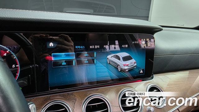 Mercedes-Benz E-Class (W213) E220d 4MATIC Exclusive 2022 — фото 16