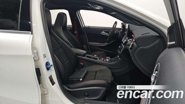 Mercedes-Benz GLA-Class (X156) GLA45 AMG 4MATIC 2019 — фото 10