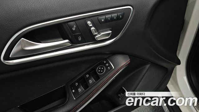 Mercedes-Benz GLA-Class (X156) GLA45 AMG 4MATIC 2019 — фото 17