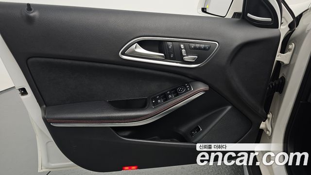 Mercedes-Benz GLA-Class (X156) GLA45 AMG 4MATIC 2019 — фото 24