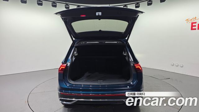 Volkswagen Tiguan (II) 2.0 TDI 4Motion Prestige 2023 — фото 18