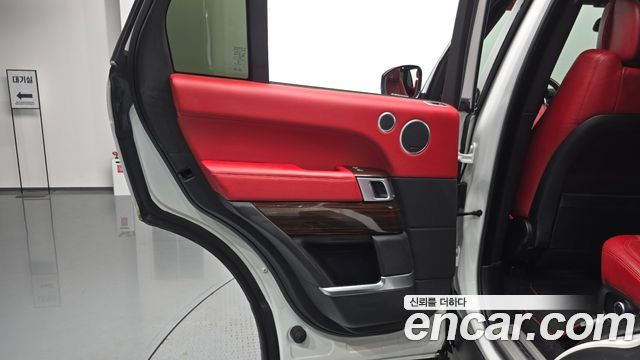 Land Rover Range Rover (IV) 4.4 SDV8 AB DIESEL 2016 — фото 25