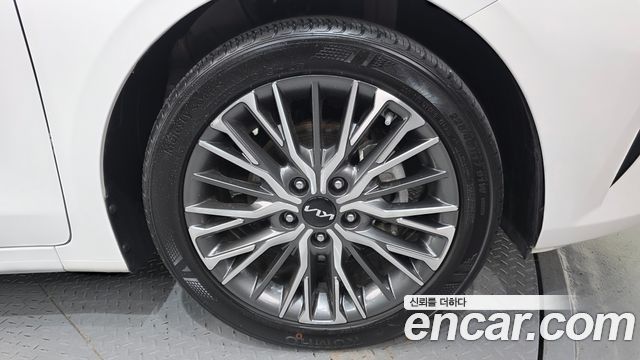 Kia K3 (II) 1.6 Prestige 2023 — фото 21