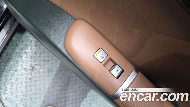 Hyundai Grandeur (GN7) 2,5 Gasoline 2WD Exclusive 2023 — фото 18
