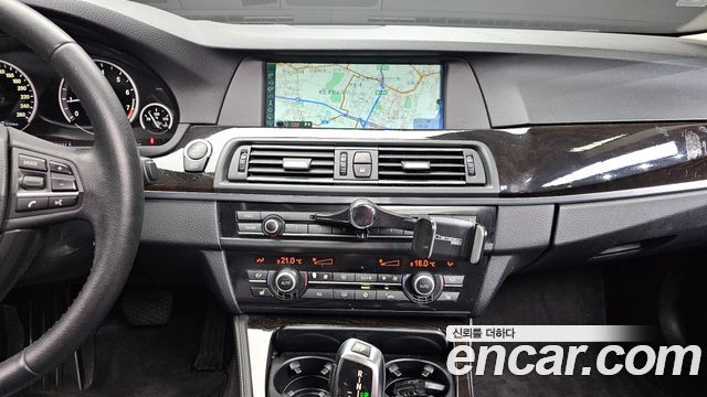 BMW 5 Series (F10) 528i xDrive 2012 — фото 13