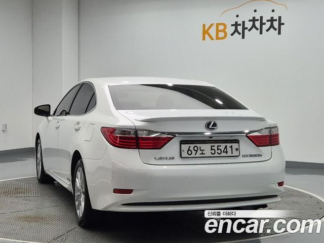 Lexus ES300h Executive XV60 2014 — фото 2