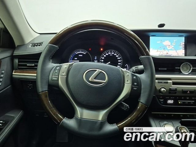 Lexus ES300h Executive XV60 2014 — фото 9