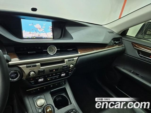Lexus ES300h Executive XV60 2014 — фото 10