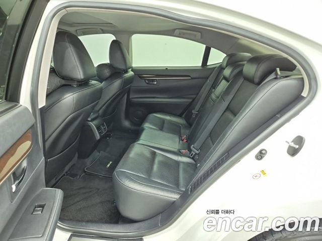 Lexus ES300h Executive XV60 2014 — фото 16