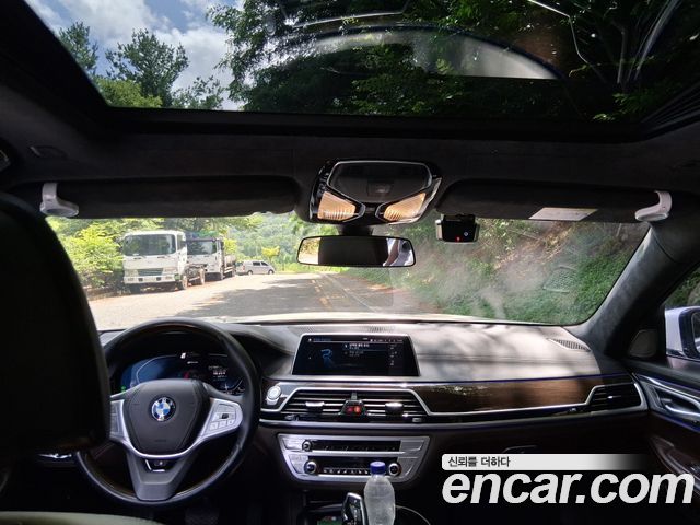 BMW 7 Series (G11) 745e iPerformance Design Pure Excellence 2021 — фото 9