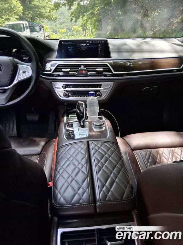 BMW 7 Series (G11) 745e iPerformance Design Pure Excellence 2021 — фото 15