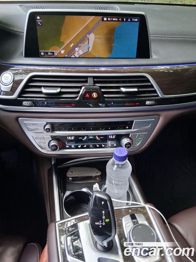 BMW 7 Series (G11) 745e iPerformance Design Pure Excellence 2021 — фото 17