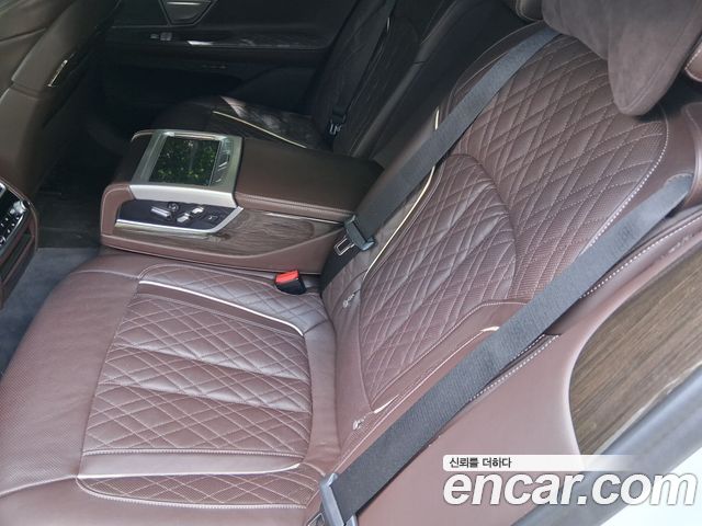 BMW 7 Series (G11) 745e iPerformance Design Pure Excellence 2021 — фото 20