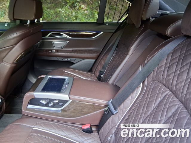BMW 7 Series (G11) 745e iPerformance Design Pure Excellence 2021 — фото 23