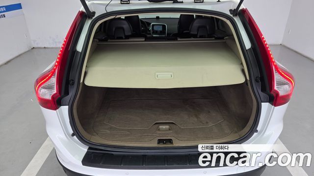 Volvo XC60 D5 AWD 1st 2011 — фото 9