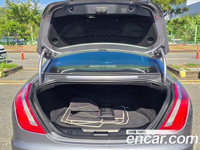 Jaguar XJ 3.0D Premium Luxury LWB X351 2014 — фото 22