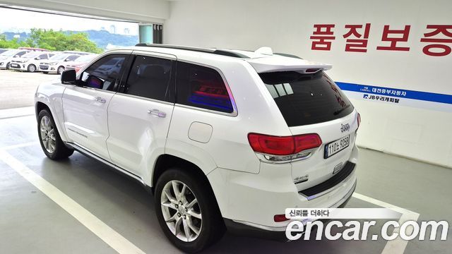 Jeep Grand Cherokee 3.0 Diesel Overland Summit WK2 2015 — фото 16
