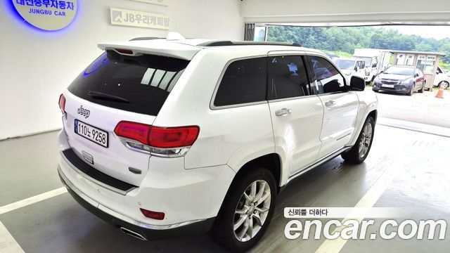Jeep Grand Cherokee 3.0 Diesel Overland Summit WK2 2015 — фото 17