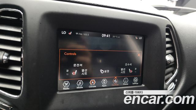 Jeep Compass (II) 2.4 Longitude AWD 2019 — фото 18