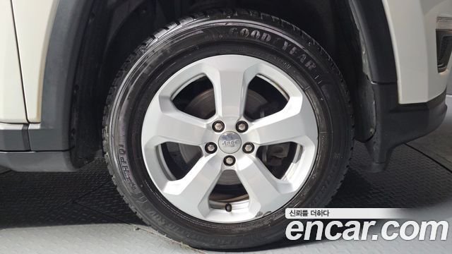 Jeep Compass (II) 2.4 Longitude AWD 2019 — фото 21