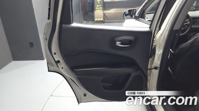 Jeep Compass (II) 2.4 Longitude AWD 2019 — фото 25