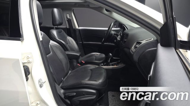 Jeep Compass (II) 2.4 Longitude AWD 2019 — фото 26