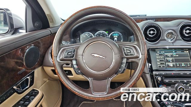 Jaguar XJ 3.0 SC AWD Premium Luxury LWB X351 2015 — фото 11