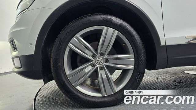 Volkswagen Tiguan (II) 2.0 TDI 4Motion Prestige 2018 — фото 5