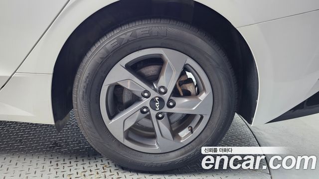 Kia K5 (III) 2.0 LPI(Renter car) Strandard 2023 — фото 21