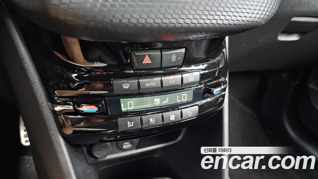 Peugeot 208 1.6 BlueHDi GT Line 5door 2019 — фото 16