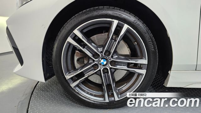 BMW 1 Series (F40) 120i M Sports 2023 — фото 5