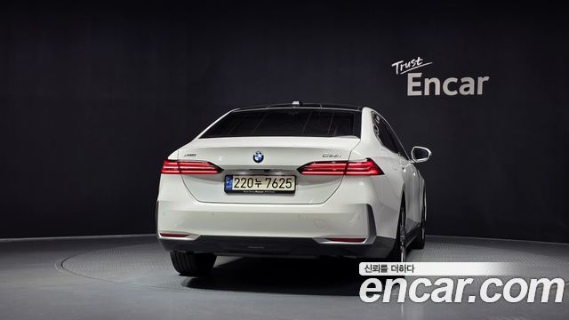 BMW 5 Series (G60) 530i xDrive 2024 — фото 4