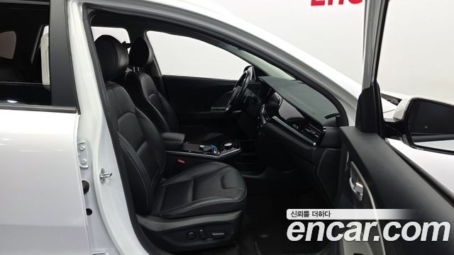 Kia Niro Plus Earth 2023 — фото 11