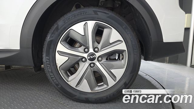 Kia Niro Plus Earth 2023 — фото 21