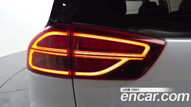 Kia Niro Plus Earth 2023 — фото 23