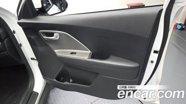 Kia Niro Plus Earth 2023 — фото 24