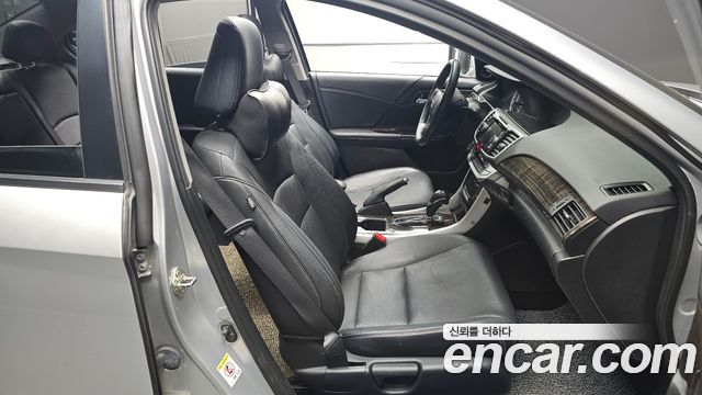 Honda Accord 2.4 9th 2014 — фото 10