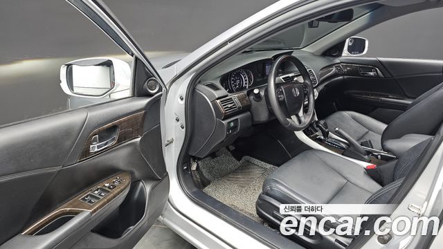 Honda Accord 2.4 9th 2014 — фото 12