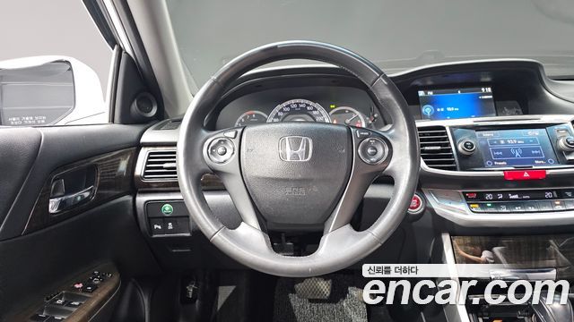 Honda Accord 2.4 9th 2014 — фото 13